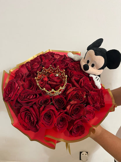 Ramo de 50 rosas con peluche y corona