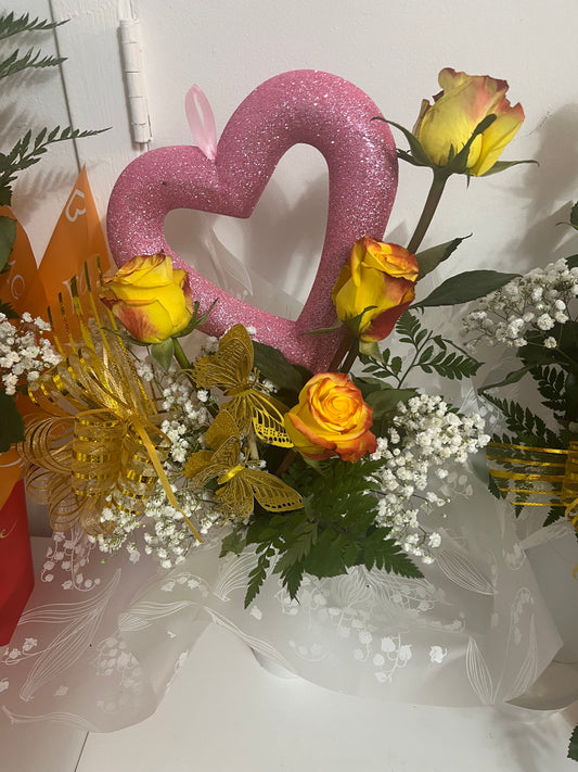 Arreglo de Flores y Corazón