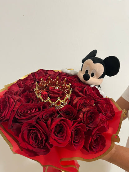 Ramo de 50 rosas con peluche y corona