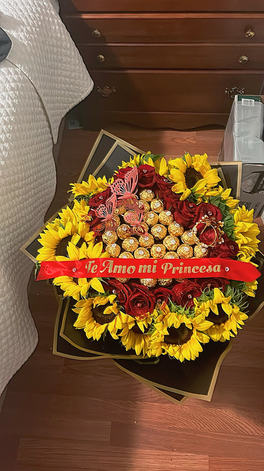Arreglo personalizado de Rosas con Girasol y Bombones Ferreros
