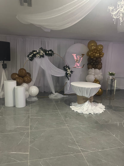 Decoración de tela y globos