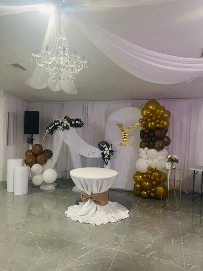 Decoración de tela y globos